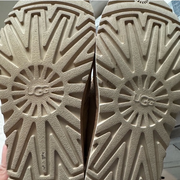 Ugh boots - Picture 3 of 3